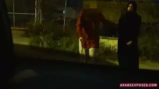 العرب المكشوفون كانت فتاة مسلمة مثيرة على حظها ، لذا أتقدم لتقديم المساعدة للديك العرب المكشوفون كانت فتاة مسلمة مثيرة على حظها ، لذا أتقدم لتقديم المساعدة للديك