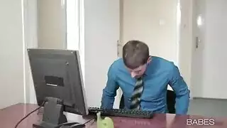 تذهب للعمل مع قلبها مفتوحة لأنها تلتقي زميلها شقراء الذي يريد دائما الجنس تذهب للعمل مع قلبها مفتوحة لأنها تلتقي زميلها شقراء الذي يريد دائما الجنس