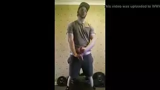 يمكن أن يستخدم المتأنق العجوز قرنية بعض المساعدة من تلك الفتاة الصغيرة للحفاظ على رضاه. يمكن أن يستخدم المتأنق العجوز قرنية بعض المساعدة من تلك الفتاة الصغيرة للحفاظ على رضاه.