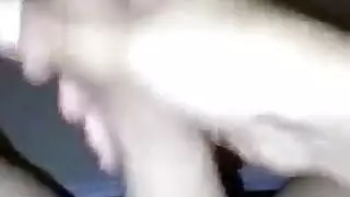 لم تكن إيدن سكاي ترتدي سراويل بينما كانت تركب قضيبًا صخريًا صلبًا ومبللاً لم تكن إيدن سكاي ترتدي سراويل بينما كانت تركب قضيبًا صخريًا صلبًا ومبللاً