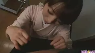 مثير في سن المراهقة في الكعب العالي الأبيض يعطي اللسان ويبتلع نائب الرئيس مثير في سن المراهقة في الكعب العالي الأبيض يعطي اللسان ويبتلع نائب الرئيس