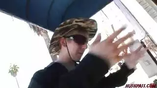 الأم السكسي تتناك من شاب غريب لكن نياك يفشخ كسها ويقذف على وجهها