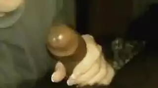 لا يمكن للفتيات الانتظار للزواج لأن كل شيء يجب أن يكون مثاليا ومجانيا