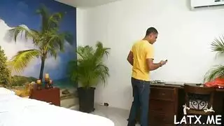 لدى فاتنة الشعر الذهبي حلق عميق ويحب أن يمتص ، حتى أثناء الركوع على الأرض لدى فاتنة الشعر الذهبي حلق عميق ويحب أن يمتص ، حتى أثناء الركوع على الأرض