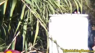 الفتاة الصغيرة تتناك في الغابة وتأخذ الزب في كسها وطيزها حتى تحلص على توصيلة الفتاة الصغيرة تتناك في الغابة وتأخذ الزب في كسها وطيزها حتى تحلص على توصيلة