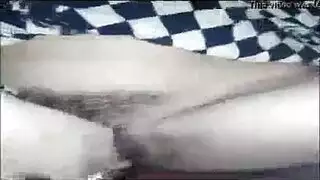 فتاة عارية ذات شعر داكن ، نيومي ويلدي وصديقتها الساخنة يمتلكان الثلاثي مع رجل مسن