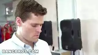 اللاتينية مع الحمار كبيرة يعلم السامبا الدروس لكنها الملاعين مع الرجال الذين يأتون وحدها في دروس الرقص اللاتينية مع الحمار كبيرة يعلم السامبا الدروس لكنها الملاعين مع الرجال الذين يأتون وحدها في دروس الرقص