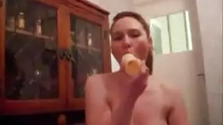 وقحة صغيرة الساخنة ركوب ديك أسود مثل الموالية ويئن أثناء كومينغ