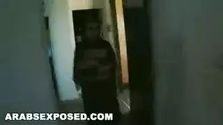 امرأة مسلمة في مثير، الأسهم السوداء هي لعق وامتصاص ديكس أثناء الركوع على الأرض امرأة مسلمة في مثير، الأسهم السوداء هي لعق وامتصاص ديكس أثناء الركوع على الأرض