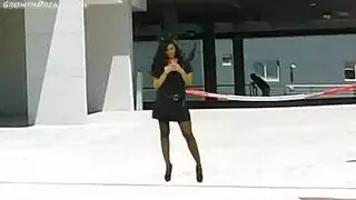 امرأة رائعة ، طلبت نيكي بنز من سائق سيارة أجرة إجراء مكالمة قبل تقديم خدماته امرأة رائعة ، طلبت نيكي بنز من سائق سيارة أجرة إجراء مكالمة قبل تقديم خدماته