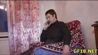 إنها تركب الديك بقوة أكبر وتصرخ بصوت أعلى بينما تبكي من المتعة دون حسيب ولا رقيب إنها تركب الديك بقوة أكبر وتصرخ بصوت أعلى بينما تبكي من المتعة دون حسيب ولا رقيب