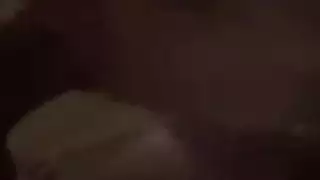 شقراء روسية تمتص بلطف عصا لحم صلبة ، بينما تركع أمام رجلها شقراء روسية تمتص بلطف عصا لحم صلبة ، بينما تركع أمام رجلها