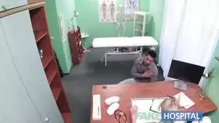 الدكتورة السكسية تغري مريضها الوسيم باهيج مص زب و تسمله جسمها لينيكها منه الدكتورة السكسية تغري مريضها الوسيم باهيج مص زب و تسمله جسمها لينيكها منه