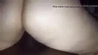 يحتاج الفرخ الأبيض مع النظارات ديك سميكة الصخور الصلبة لأنها تريد واللعب التبشيري. يحتاج الفرخ الأبيض مع النظارات ديك سميكة الصخور الصلبة لأنها تريد واللعب التبشيري.