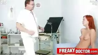 نحيل أحمر الشعر في سن المراهقة متع لها كس مع هزاز نحيل أحمر الشعر في سن المراهقة متع لها كس مع هزاز