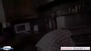 امرأة سمراء فاتنة يحصل مارس الجنس من قبل ديك كبيرة وشاعر على وجهها امرأة سمراء فاتنة يحصل مارس الجنس من قبل ديك كبيرة وشاعر على وجهها