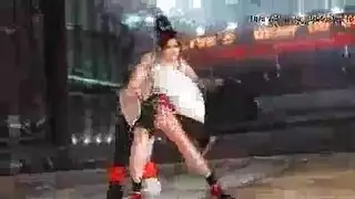 امرأة سمراء عارية ورجل أسود يمتلكون الثلاثي مثليه على الأريكة ، على الأريكة. امرأة سمراء عارية ورجل أسود يمتلكون الثلاثي مثليه على الأريكة ، على الأريكة.