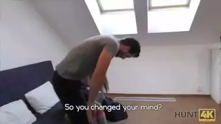 مقابل مبلغ صغير من المال ، يمكن لهذه الكلبة السمراء أن تمتص قضيبك كثيرًا مقابل مبلغ صغير من المال ، يمكن لهذه الكلبة السمراء أن تمتص قضيبك كثيرًا