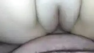 و تكة عفية لابسة قميص نوم قصير تنتظر نياكها خارج من الحمام يظبطها زبر متين