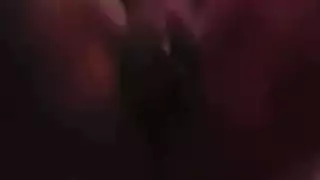 عاهرة الأبنوس ، مايانغ كارتر تمتص ديك رجل مسن أثناء الركوع على الأرض. عاهرة الأبنوس ، مايانغ كارتر تمتص ديك رجل مسن أثناء الركوع على الأرض.