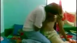 فتاة قرنية دون السن القانونية تمتص رجلين وتبذل قصارى جهدها للحصول على اللعنة الجيدة فتاة قرنية دون السن القانونية تمتص رجلين وتبذل قصارى جهدها للحصول على اللعنة الجيدة