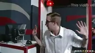 كان من المفترض أن تدرس ديستين جايمز من أجل الامتحانات ، لكنها كانت مشغولة للغاية بممارسة الجنس كان من المفترض أن تدرس ديستين جايمز من أجل الامتحانات ، لكنها كانت مشغولة للغاية بممارسة الجنس