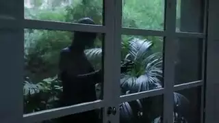 همية المالك يبذل قصارى جهده للحصول على منزل جيدة مثل هذه الفتاة بالقرب من منزلها .