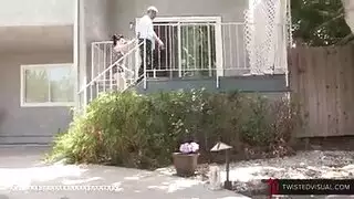 زوج أم ساخن يحتال على بنت مراته السكسي الفاتنة كي يظفر بنيكة من كسها الجميل زوج أم ساخن يحتال على بنت مراته السكسي الفاتنة كي يظفر بنيكة من كسها الجميل