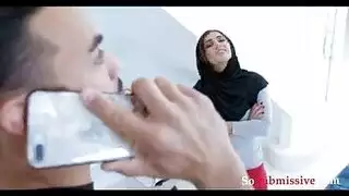 الرجل يراها دون الحاجة إلى سراويل داخلية في الأسفل ويرتفع ديك على الفور الرجل يراها دون الحاجة إلى سراويل داخلية في الأسفل ويرتفع ديك على الفور