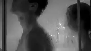 امرأة مثير، لورا ملاك يرتدي سراويل داخلية بينما الركوع على الأرض، لجعل نفسها نائب الرئيس امرأة مثير، لورا ملاك يرتدي سراويل داخلية بينما الركوع على الأرض، لجعل نفسها نائب الرئيس