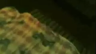 رجل متزوج يمارس الجنس مع فتاة صغيرة ذات شعر أحمر التقى بها للتو على الأريكة