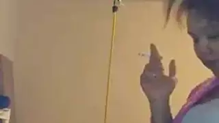 فاتنة مع انتزاع شعر يستحق أن يكون صديقها جاهزا للعمل الذي يتناول الجميع فاتنة مع انتزاع شعر يستحق أن يكون صديقها جاهزا للعمل الذي يتناول الجميع