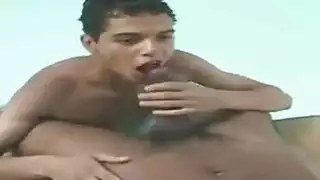 كان الرجل ذو العضلات سعيدًا عندما طلبت منه صديقته أن يمارس الجنس مع أدمغتها