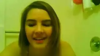 الروس يحتفلون كوسيلة للمرح والاستغلال الجنسي بدلاً من الدراسة للامتحانات