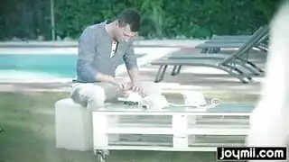 مراهقة فرنسية تتمحن على صاحب العقار الشاب و يفترس كسها الأبيض نياكة قوية