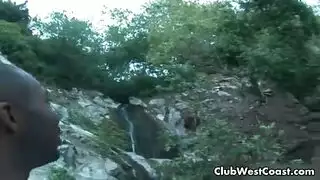 الرجل الأسود على وشك فرك الديك والكرات لصديقه ، وتذوق بعض نائب الرئيس الطازج الرجل الأسود على وشك فرك الديك والكرات لصديقه ، وتذوق بعض نائب الرئيس الطازج