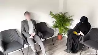لقد سحبت قضيبي أمام الفتاة المسلمة في غرفة انتظار وانتهى بك الأمر تقريبًا في السجن لقد سحبت قضيبي أمام الفتاة المسلمة في غرفة انتظار وانتهى بك الأمر تقريبًا في السجن
