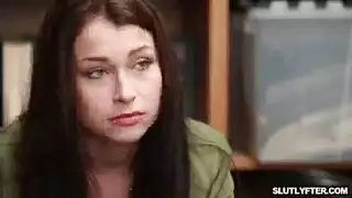 امرأة سمراء مناسبة ، جينيفر تتعرض للخبط في صالة الألعاب الرياضية ، بينما يراقبها رجل أسود امرأة سمراء مناسبة ، جينيفر تتعرض للخبط في صالة الألعاب الرياضية ، بينما يراقبها رجل أسود