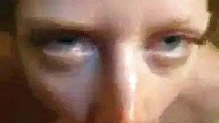 جميل في سن المراهقة كات يتمتع في سريرها مع أصدقائها في معسكر الصيف، لأنهم طلبوا ممارسة الجنس. جميل في سن المراهقة كات يتمتع في سريرها مع أصدقائها في معسكر الصيف، لأنهم طلبوا ممارسة الجنس.