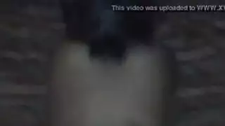 يحب الفرخ الأبنوس أن يكون لديك حمام ثم للحصول على مارس الجنس خلال جلسة التدليك