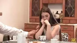 الفتاة القحبة تجرب أحلى نياكة على الأريكة مع عشيقها العجوز الكبير في السن الفتاة القحبة تجرب أحلى نياكة على الأريكة مع عشيقها العجوز الكبير في السن