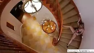 انتقلت جبهة مورو شقية للتو إلى شقتها الجديدة ، وقررت إعطاء تدليك جنسي. انتقلت جبهة مورو شقية للتو إلى شقتها الجديدة ، وقررت إعطاء تدليك جنسي.