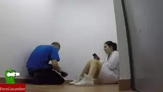 الممرضة الهيجانة بشدة تفتح رجولها و تخلي عامل الصيانة يلحس كسها و ينيكها الممرضة الهيجانة بشدة تفتح رجولها و تخلي عامل الصيانة يلحس كسها و ينيكها