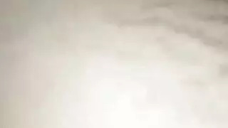 آريا فاي هو ممارسة الجنس البري على الشاطئ، مع جارتها وسيم، في وقت لاحق من ذلك اليوم