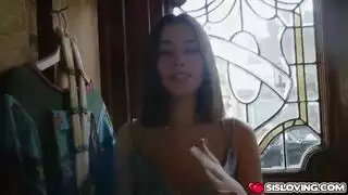 تلمس أريا لي بلطف جسدها الجميل أمام الكاميرا لأنها تريد أن تصبح نجمة أفلام إباحية