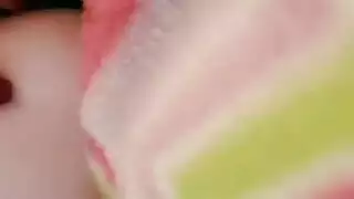 تعرفت الطالبات الصغيرة على بعضهم البعض عندما كانوا وحدهم في المنزل وقرروا أن يكون لديهم الثلاثي تعرفت الطالبات الصغيرة على بعضهم البعض عندما كانوا وحدهم في المنزل وقرروا أن يكون لديهم الثلاثي