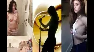 يلعب الأطفال الرائعون مع بعضهم البعض ، في منتصف النهار ، في حمام ضخم