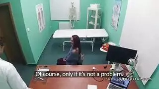 يطلب من الطبيب الشاب من قبل فتاة اللعنة لها ديك على رقبتها لوقف عنقها يطلب من الطبيب الشاب من قبل فتاة اللعنة لها ديك على رقبتها لوقف عنقها