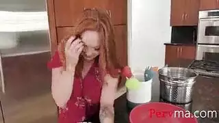 أمي البدينة تمتص بلطف ديك ربيبتها الصعب ، بينما لا يتم إصلاح منزلها أمي البدينة تمتص بلطف ديك ربيبتها الصعب ، بينما لا يتم إصلاح منزلها