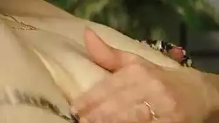 تلعب الفتيات الفاسقة القذرة مع عشاقهن ، بينما يرتدون مشدًا مطبوعًا للحيوانات ، في مكان صديقهن تلعب الفتيات الفاسقة القذرة مع عشاقهن ، بينما يرتدون مشدًا مطبوعًا للحيوانات ، في مكان صديقهن